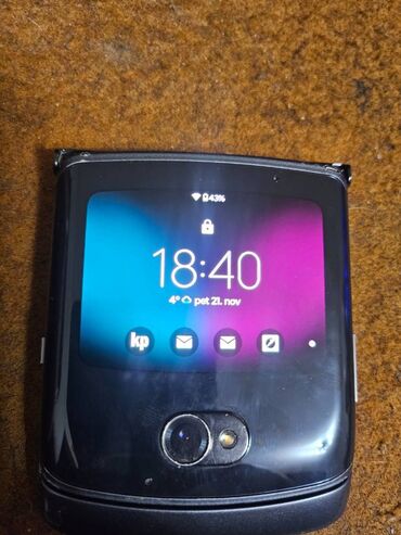 Motorola: Motorola Razr 2023, 256 GB, bоја - Crna, Otisak prsta, Bežični punjač, Dual SIM — 1
