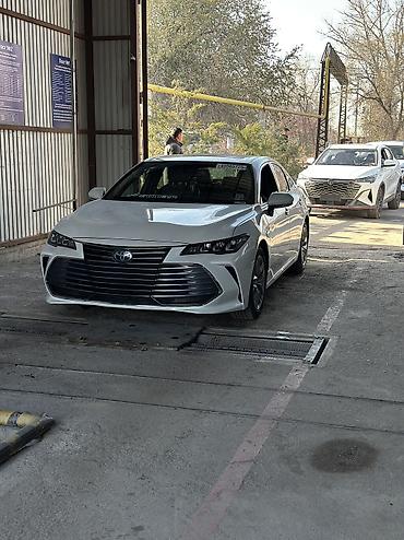 Toyota: Toyota Avalon: 2022 г., 2.5 л, Гибрид, Седан — 10