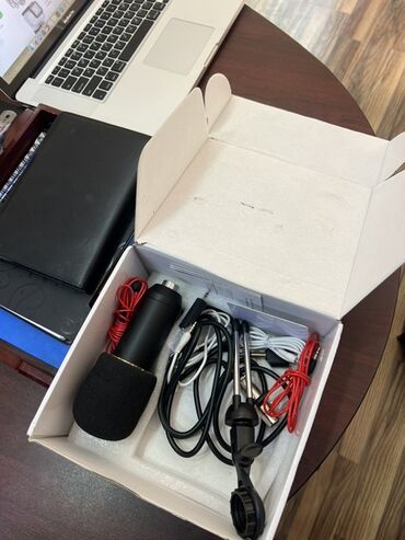 Mitsubishi: Podcast/stream üçün mikrofon və səs kartı dəsti Komplekt: -