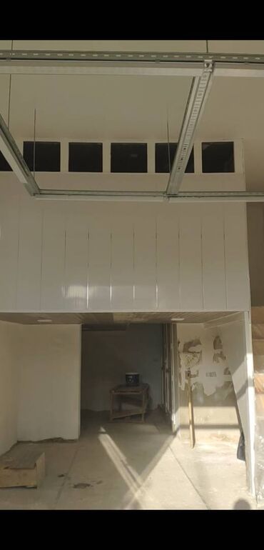 Mağazalar: Tam təmirli sanuzelli mətbəxi olan yaşayışlı ərazinin girişində — 14