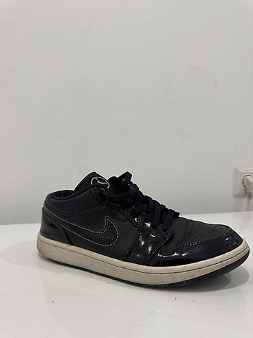 сумка крокс: Кроссовок Nike низкий, однотонный чёрный цвет. Верх комбинированный — 1