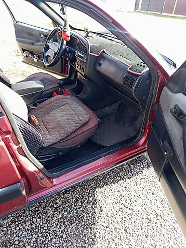 Volkswagen: Volkswagen Passat: 1991 г., 1.8 л, Механика, Бензин — 10