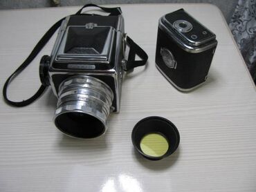 советский фотоаппарат: Продаю советский, среднеформатный, зеркальный фотоаппарат "Салют" 1968