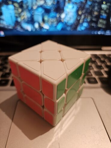 Oyuncaqlar: Rubik kubik
3×3 ferqli quruluşlu