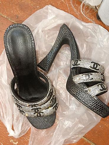 Basanoşka və səndəllər: Qadın yüksək dabanlı sandal – qara rəng - Ölçü: 36 (daban altındakı — 2