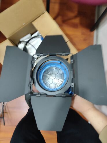 işıq lampaları: Fresnel obyektiv SP-650 ilə foto və video çəkiliş üçün daimi studiya