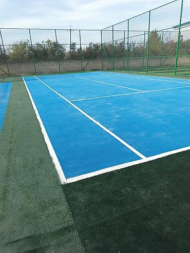 codera informatika pdf 2025: Mavi akril örtüklü açıq hava tennis kortu - Ölçülər: tam ölçülü — 1
