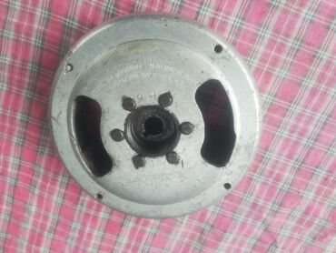 delovi za citroen c4 grand picasso: Beli magnet za t11 
Za osovinu radilice 10 mm
Cena fixsna 
Ispravano 
