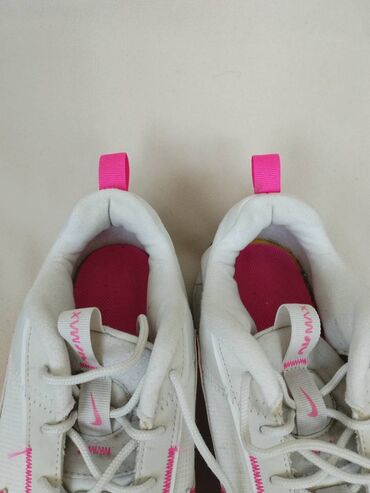 Women's Sneakers and athletic shoes: Nike, 40.5 — 2