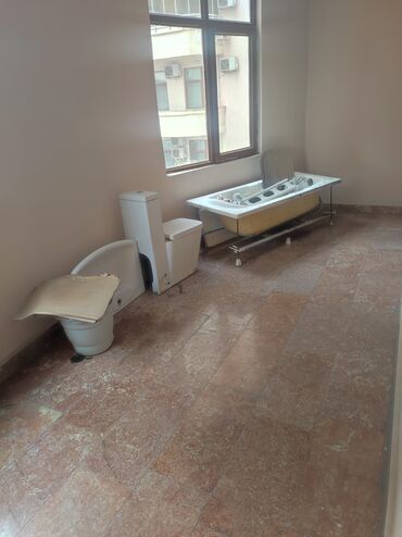 hamam tuş: İşlənmiş Vanna, Unitaz, Tülpan. Hər biri 20 manat. Alan adam özü