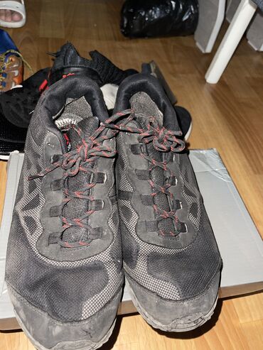 Кроссовки и спортивная обувь: Продается мужская обувь Макостны, кроссовки, ботасы, ботинки дешево at lalafo.kg — 22 Кроссовки и спортивная обувь: Продается мужская обувь Макостны, кроссовки, ботасы, ботинки дешево — 22