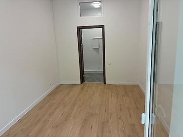 Аренда офисов: Эркиндик Сдаются офисы -230 кВ( 2 этаж) -240 кв( 2 этаж) -84 кВ (1 — 12