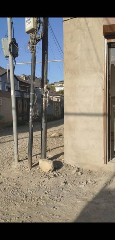 азербайджан недвижимость продажа: Tam təmirli sanuzelli mətbəxi olan yaşayışlı ərazinin girişində