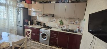 Divanlar: Metbex mebeli satilir 550 azn tecili evden cixmalidir Deyerinden ucuz