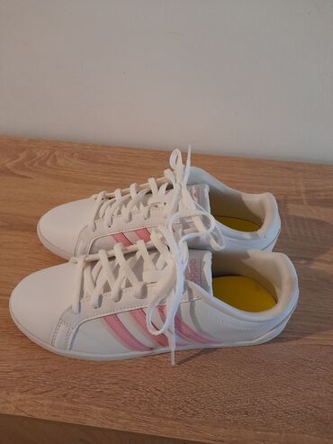 Women's Sneakers and athletic shoes: Adidas ženske patike – bele sa roze prugama - Model niskog profila sa — 6