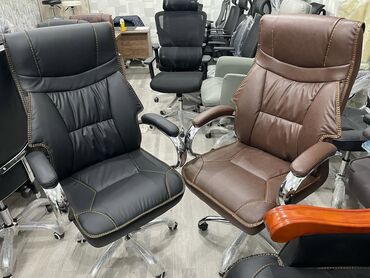 Ofis və oyun kresloları: Yeni, Təkərli, Qolları tənzimlənir, Dəri — 29