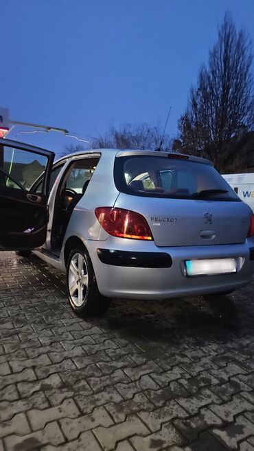 2 sedišta na razvlačenje: (HITNO) Peugeot 307 benzin/plin  80kw/109ks Auto u dobrom stanju