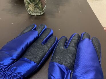 Əlcəklər: Salam 1 cüt əlcək satılır. Heç istifadə edilməyib. Əsasən kuryerlərin — 4