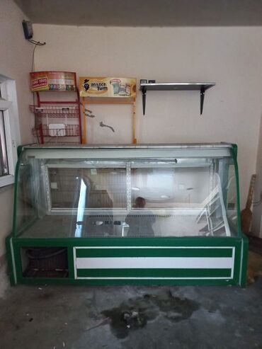 Mini: Vitrin soyuducu satilir 250 manat.Unvan Yasamal.SH
