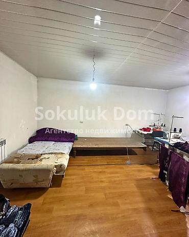 1 bedroom: 🏠Продается дом в с. Сокулук, не далеко от трассы 🟡Комнаты: 4 🟡Участок — 5