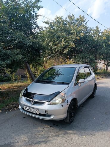 карапка на фит: Honda Fit: 2001 г., 1.3 л, Бензин, Хэтчбэк