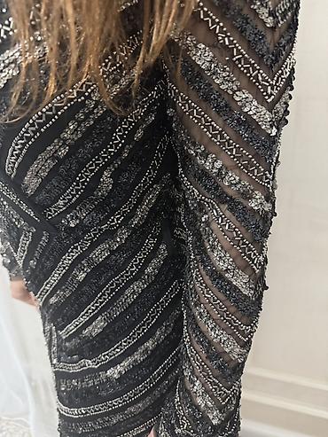 qara pp: Qara gümüşü payetli gecə geyimi - Model: Dizdən yuxarı, bədənə — 5