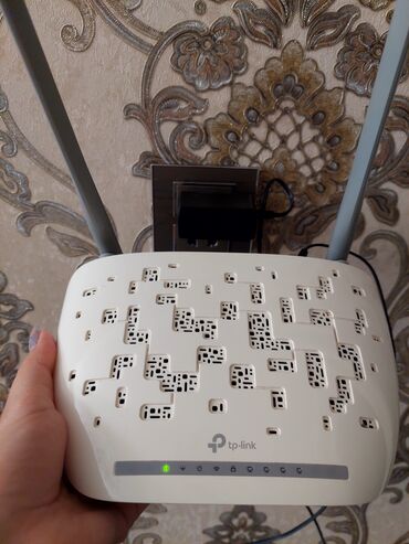 Serverlər: TP-link modem, işlək vəziyyətdə model: TD-W8961N 300Mbps Wireless N