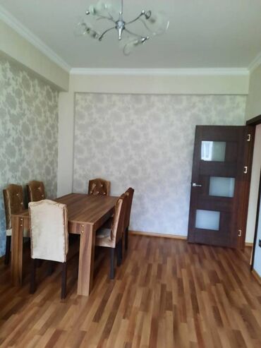 Uzunmüddətli kirayə mənzillər: Kirayə verilir. Ev kristal 1-in girişində yerləşir .Bütün əşyaları — 3