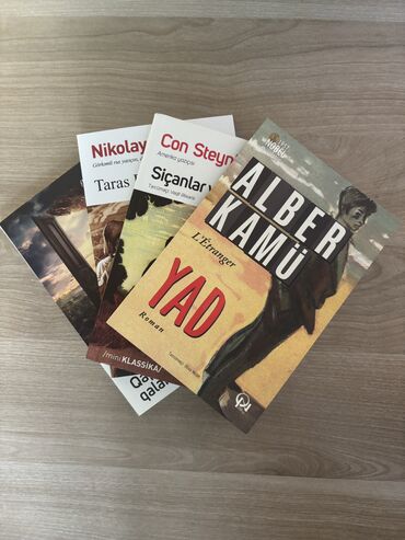 Bədii ədəbiyyat: Kitab dəsti İlk 2 kitab tam yenidir, üzü belə açılmayıb. 3-cü kitab