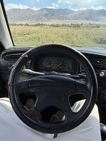 camry 55 2017: Volkswagen Vento: 1993 г., 1.8 л, Механика, Седан — 3