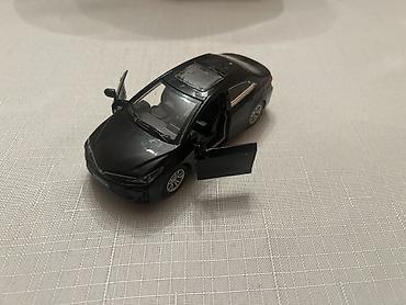 Avtomobil modelləri: Ağ rəngli mini model avtomobil – sedan/krossover üslubunda oyuncaq — 23