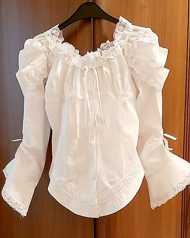 köynəy: Ağ rəngli romantik bluz - Model: çiyinləri açıq/off-shoulder üslub - — 1