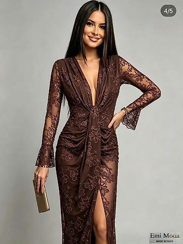 Glamur i sjaj u jednoj haljini ✨️
Cena: 3800 Rsd