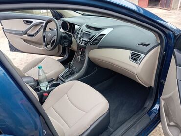 Hyundai: Hyundai Elantra: 1.8 l | 2015 il Sedan — 10