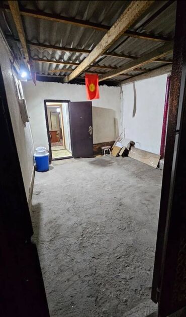 токмок квартира на долгий срок: 3 бөлмө, Кыймылсыз мүлк агенттиги, Чогуу жашоосу жок, Жарым -жартылай эмереги бар