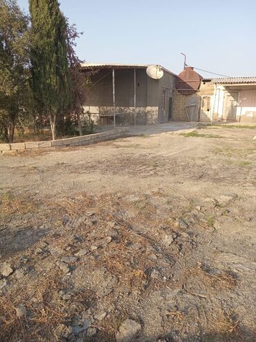 Kommersiya daşınmaz əmlakının satışı: İpək yolunun tam kənarında yerləşən obyekt satılır. Xüsusiyyətlər: - — 1