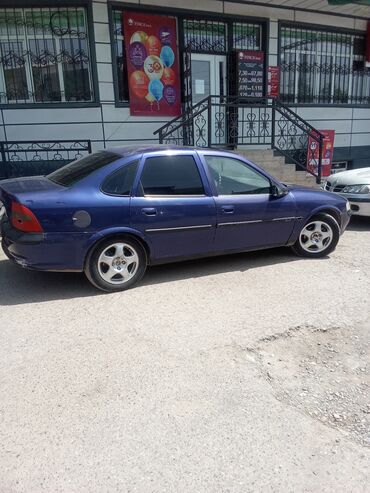 Opel: Opel Vectra: 1997 г., 1.8 л, Механика, Бензин, Седан