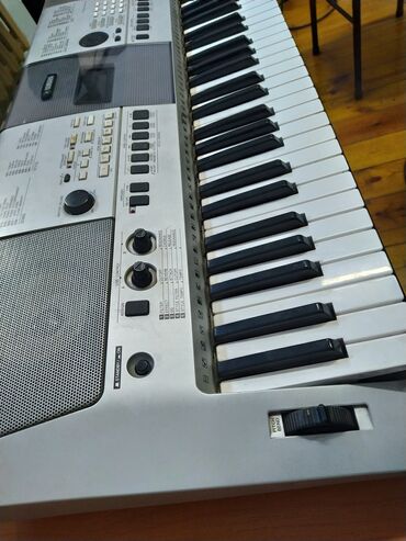 синтезаторы: Продается YAMAHA PSR E-413. Синтезатор в отличном состоянии, уступим