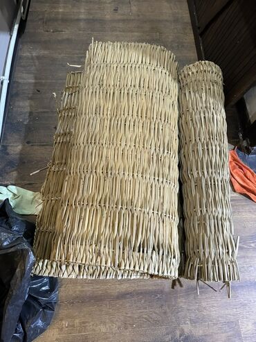qapi seyf: Təbii qamışdan toxunmuş dekorativ çəpər və panellər. 8 eded var