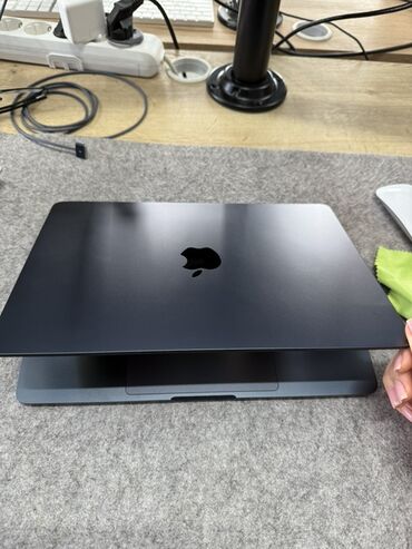Ноутбуки: Ноутбук, Apple, 8 ГБ ОЗУ, Apple M2, Б/у, Для несложных задач, память SSD