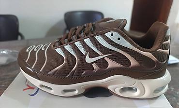 Patike: Tn patike 
3100 din
mn — 11