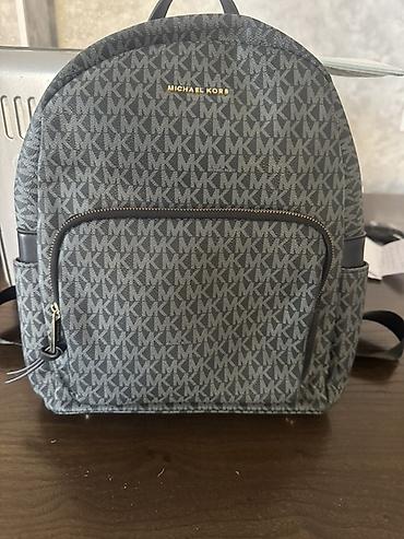Рюкзак Michael Kors с монограммой MK. - Материал: фирменное покрытие at lalafo.kg Рюкзак Michael Kors с монограммой MK. - Материал: фирменное покрытие