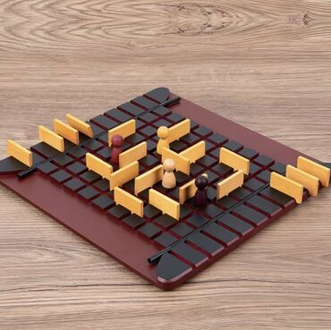 закрытое футбольное поле: 🧠 Настольная игра Quoridor – логика против ловкости! Погрузитесь в