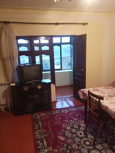 kiraye ev 1 otag: Salam. Şəraiti normal. Azpetrolun yanındakı binada 5/4-ci — 5