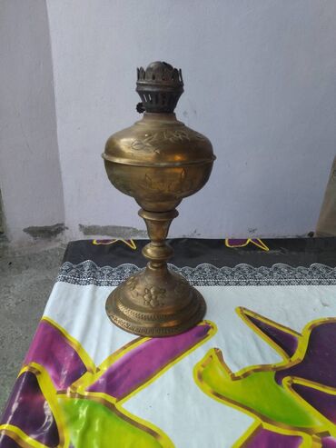 antik eşyalar: 1924 ci ilin lampasidi misden hazırlanıb satılır istiyen olsa əlaqə