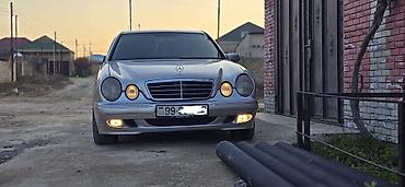 lexus ct 200: Mercedes-Benz E 320: 3.2 l | 2001 il Sedan — 1