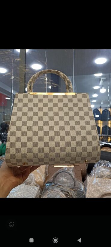 Çantalar: Əl çantası — 17