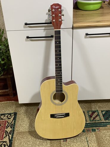 обучение на гитаре: Продается гитара, размер 41 после покупки месяц активного пользования