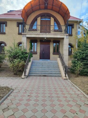 аренда частный дом в бишкеке: 270 м², 5 комнат, Утепленный, Теплый пол, Бронированные двери