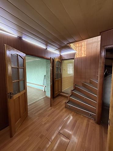 Продажа коттеджей и домов: Продается добротный двухэтажный дом Район Красный строитель, ул — 3